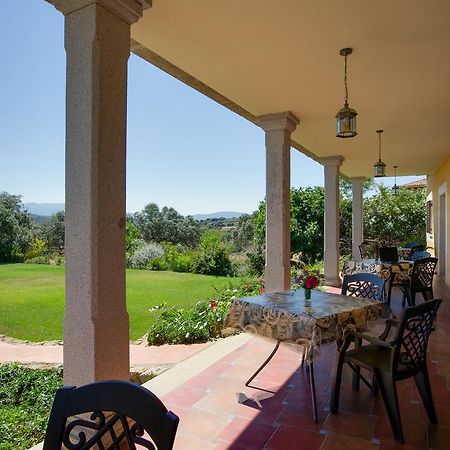 Apartamentos El Jardin Del Poeta Guijo de Granadilla Ruang foto