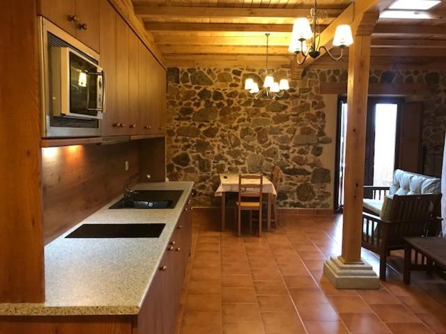 Apartamentos El Jardin Del Poeta Guijo de Granadilla Ruang foto