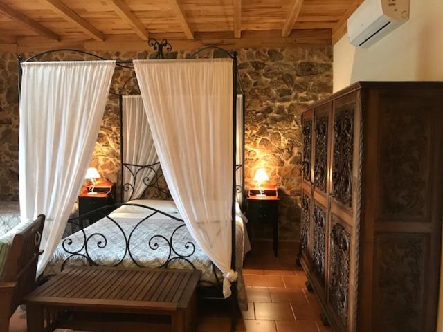 Apartamentos El Jardin Del Poeta Guijo de Granadilla Ruang foto