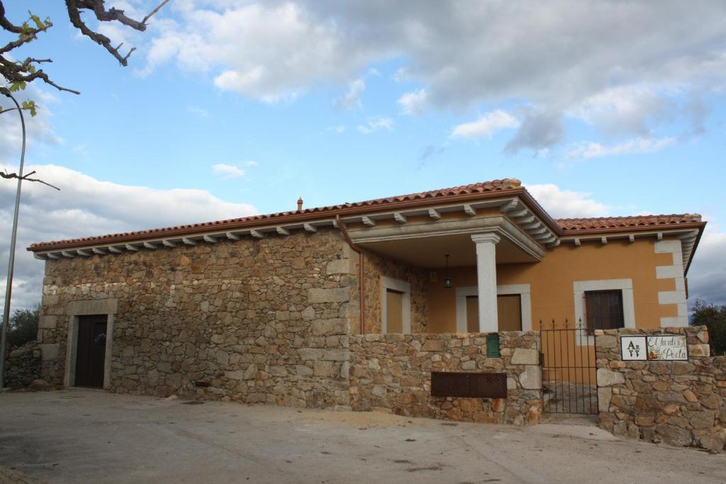 Apartamentos El Jardin Del Poeta Guijo de Granadilla Ruang foto
