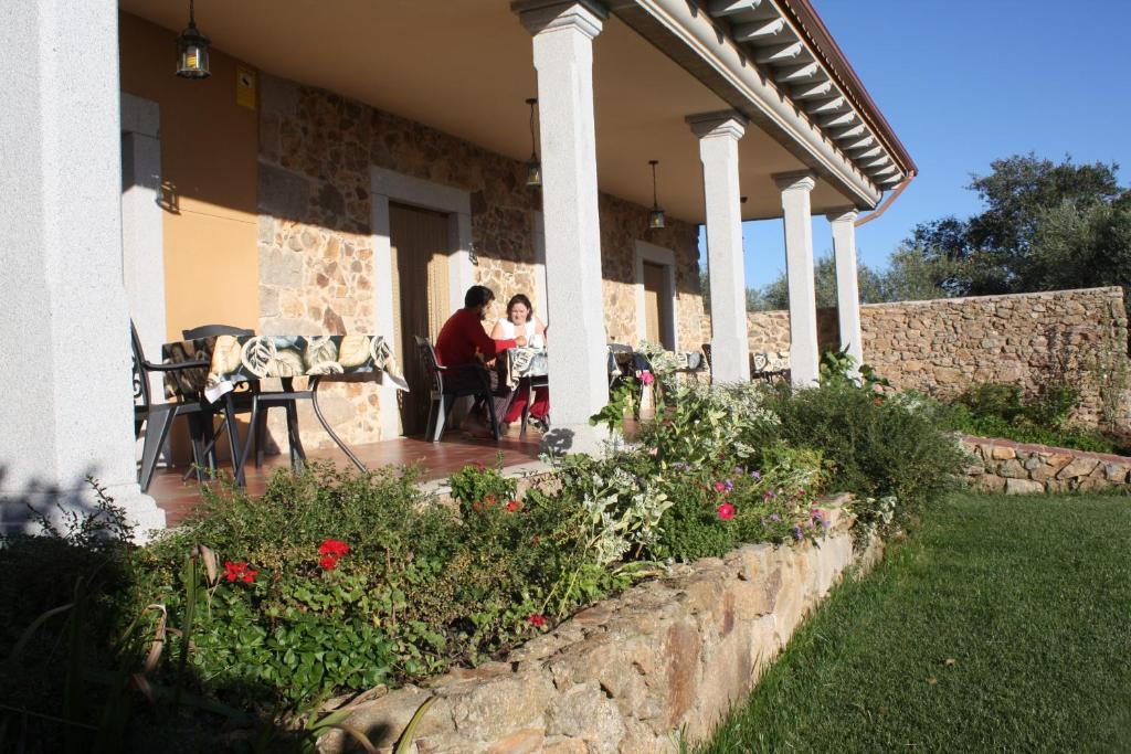 Apartamentos El Jardin Del Poeta Guijo de Granadilla Ruang foto