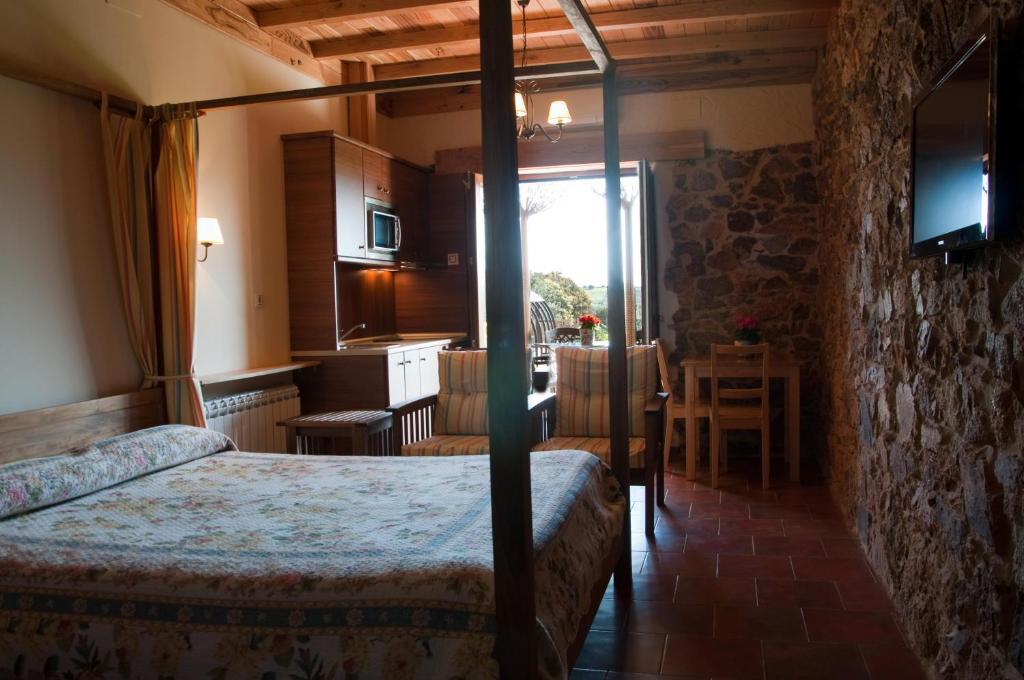 Apartamentos El Jardin Del Poeta Guijo de Granadilla Ruang foto