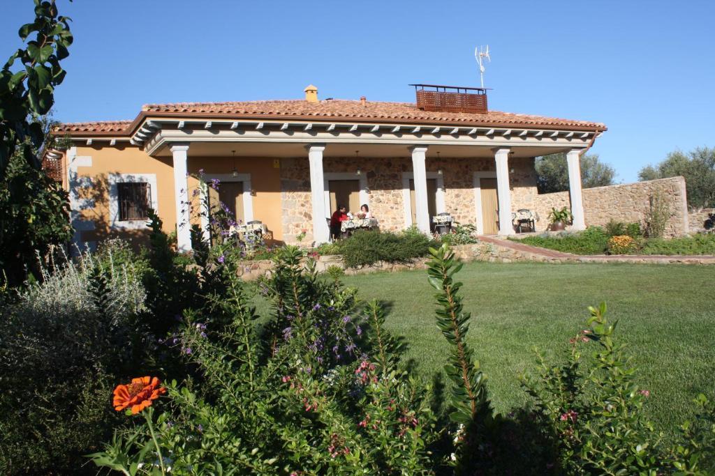 Apartamentos El Jardin Del Poeta Guijo de Granadilla Bagian luar foto